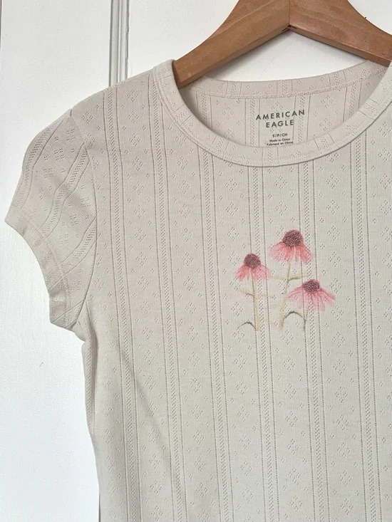 American Eagle Cream Ribbed Tee with Pink Floral Printed Graphic - Picture 2 of 3